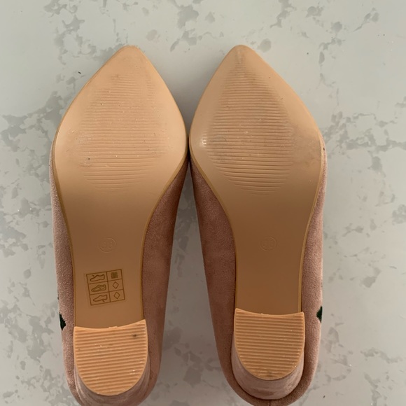 Size 7 embroidered heels - Picture 5 of 5